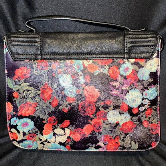 BCBG Crossbody Shoulder Bag - Picture 2 of 12